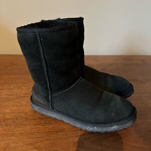 UGG Classic Short Size 8